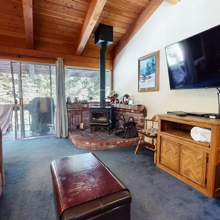 Mammoth Estates Condo - Free Parking & Pet Friendly